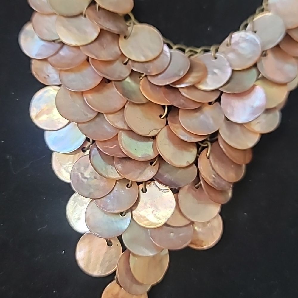 10" Tiered Shell Necklace - Picture 2 of 3